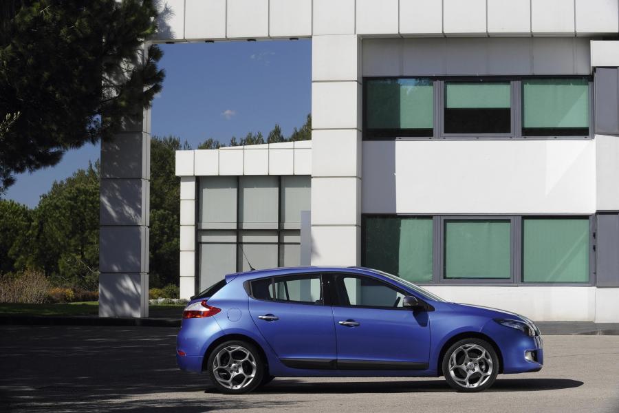  Renault Megane Hatch GT 2011 года  (фото 5 из 13)